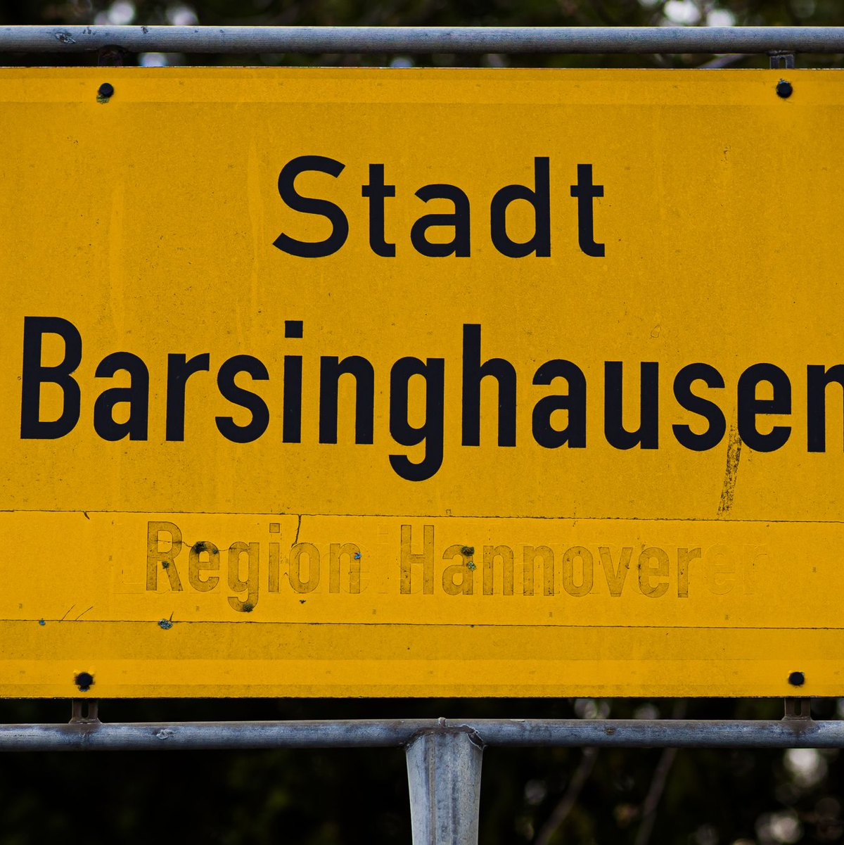 Ein 49 Jahre alter Mann soll eine 38-Jährige in Barsinghausen bei Hannover tödlich und die gemeinsame 13-jährige Tochter lebensgefährlich verletzt haben. - Foto: Moritz Frankenberg/dpa