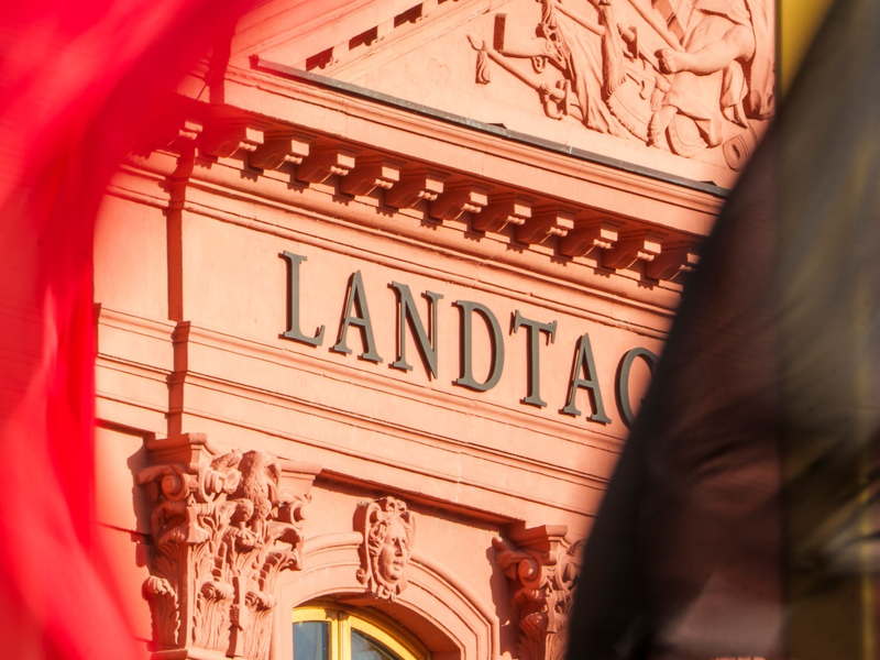 CDU und SPD wollen in Rheinland-Pfalz über eine neue Regierung sprechen. (Archivbild) - Foto: Andreas Arnold/dpa