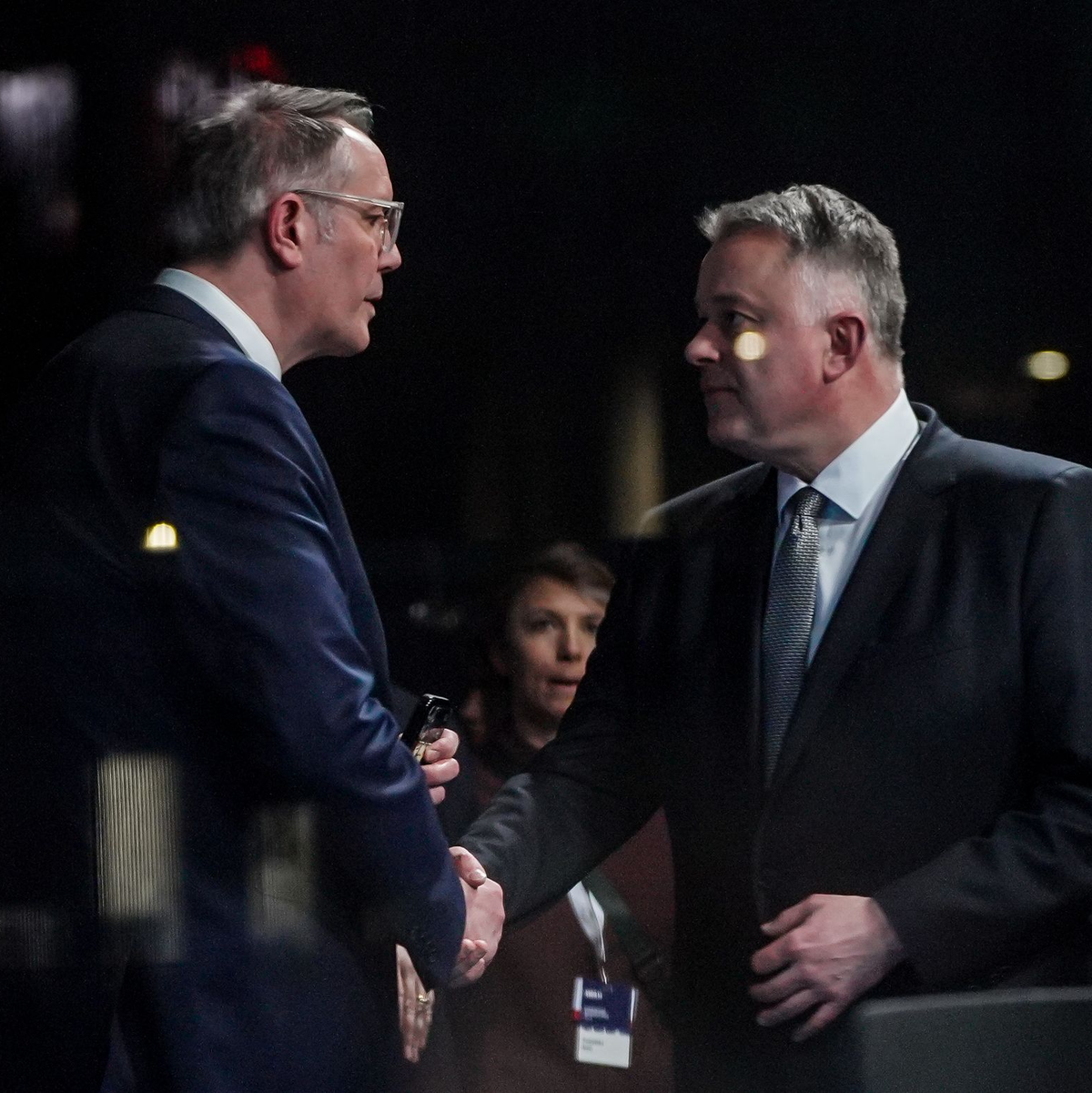 Der alte und der voraussichtlich neue Ministerpräsident von Rheinland-Pfalz wollen über eine große Koalition sprechen.  - Foto: Andreas Arnold/dpa