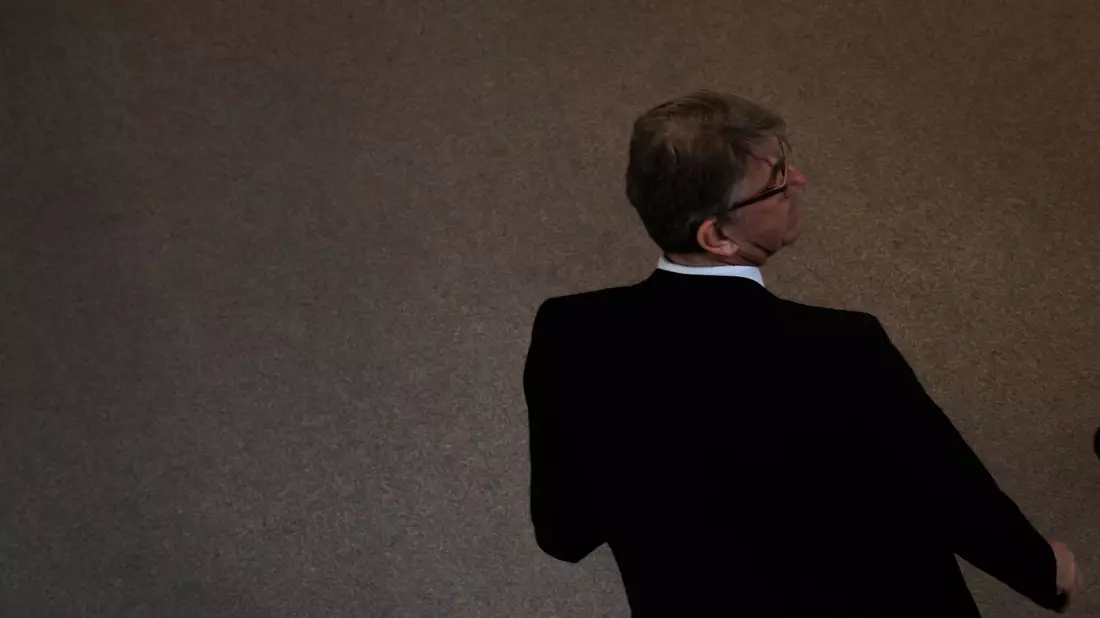 Gegen Äußerungen von Kulturstaatsminister Wolfram Weimer mit Blick auf den Deutschen Buchhandlungspreis geht ein Buchladen nun gerichtlich vor. (Archivbild) - Bild: Carsten Koall/dpa