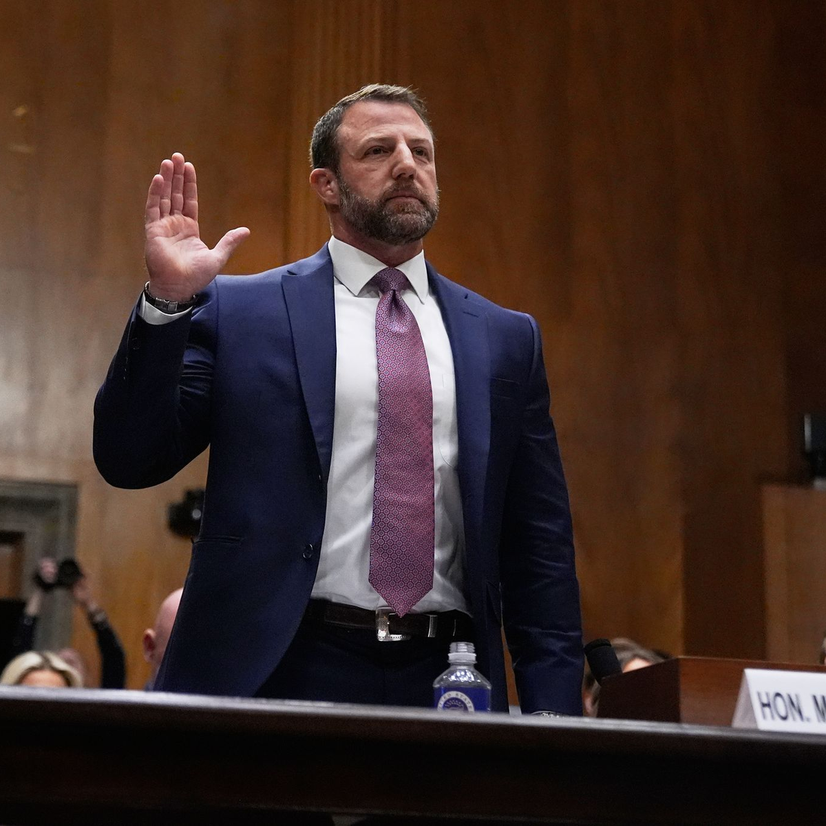 Der bisherige Senator Markwayne Mullin ist als neuer Heimatschutzminister bestätigt worden. (Archivfoto) - Foto: Manuel Balce Ceneta/AP/dpa