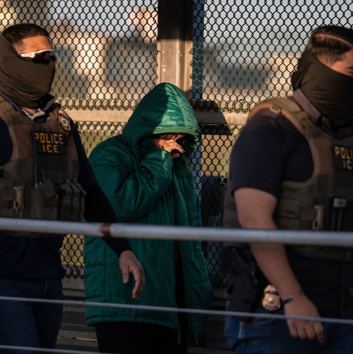 Die Abschiebepolitik ist zentral in Trumps zweiter Amtszeit (Archivbild). - Foto: Felix Marquezn/AP/dpa