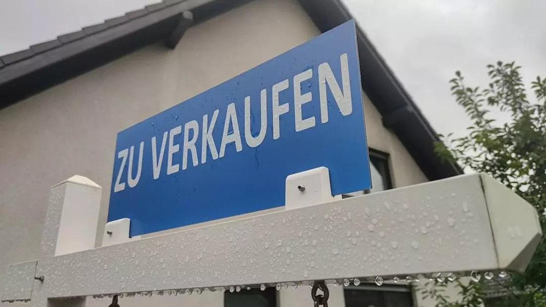 Zu Verkaufen-Schild (Archiv) - Bild: via dts Nachrichtenagentur
