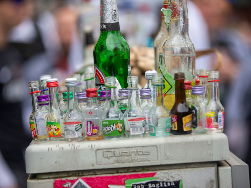 Ein Bündnis aus mehreren Fachorganisationen fordert eine bessere Alkoholprävention. (Archivfoto)  - Foto: Thomas Banneyer/dpa