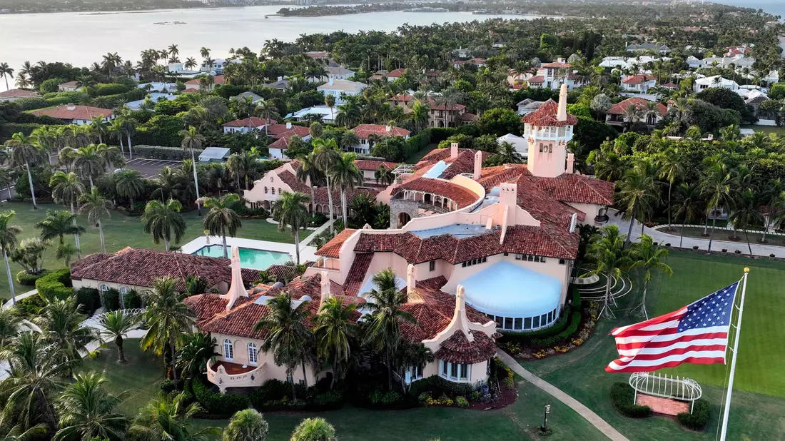 Künftig sitzt für den Wahlkreis, in dem Trumps Privatanwesen Mar-a-Lago liegt, eine Demokratin im Parlament des Bundesstaats Florida. (Archivbild)  - Bild: Steve Helber/AP/dpa