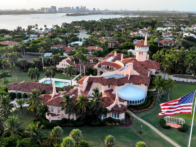 Künftig sitzt für den Wahlkreis, in dem Trumps Privatanwesen Mar-a-Lago liegt, eine Demokratin im Parlament des Bundesstaats Florida. (Archivbild)  - Foto: Steve Helber/AP/dpa