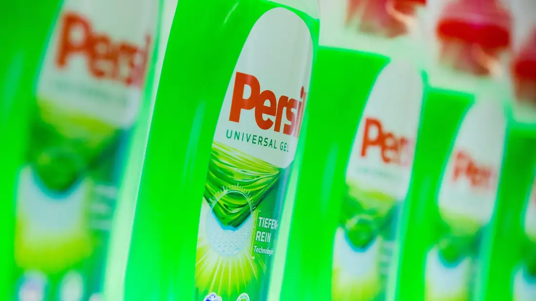 Persil gehört zu den bekanntesten Produkten von Henkel. - Bild: Rolf Vennenbernd/dpa