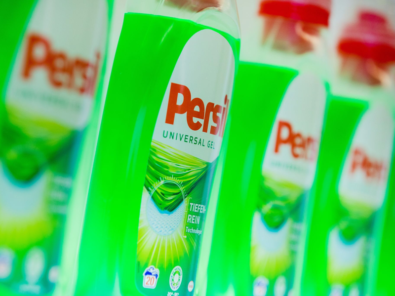Persil gehört zu den bekanntesten Produkten von Henkel. - Foto: Rolf Vennenbernd/dpa