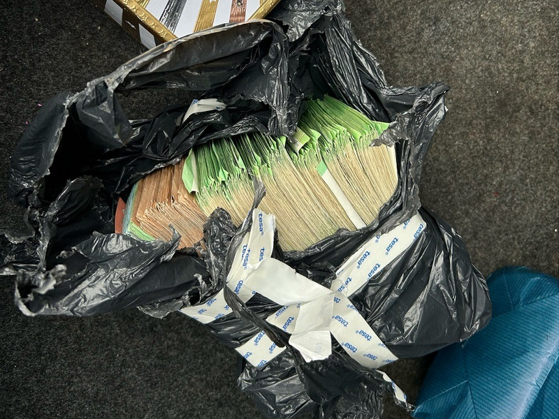 HZA-LA: Müllsack voller Bargeld/ Landshuter Zöllner stellten Bargeld in Höhe von knapp 85.000 Euro sicher - Foto: presseportal.de