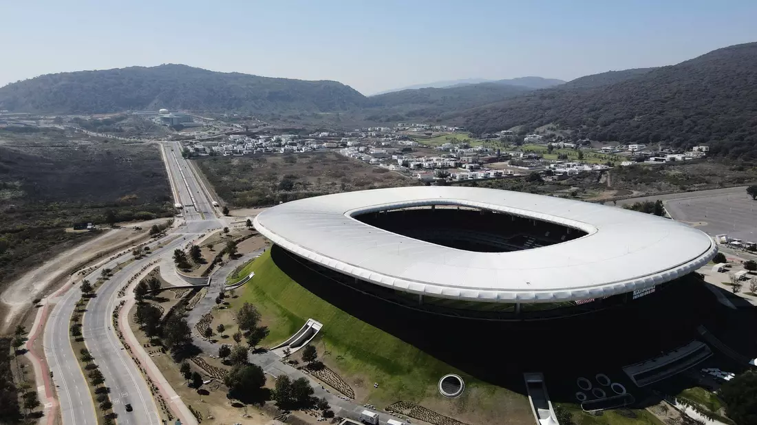 Im Akron-Stadion wird auch bei der WM gespielt. (Archivbild) - Bild: Marco Ugarte/AP/dpa