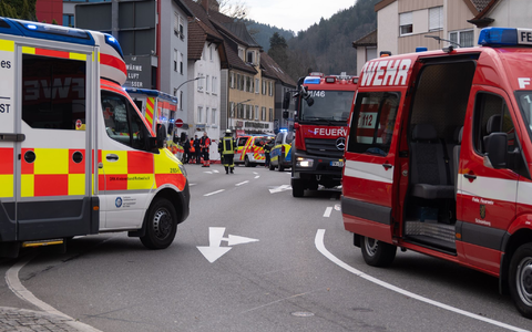 In Schramberg kam es zu einem schweren Unfall mit einem Lastwagen, bei dem eine Mutter und ihr Kind getötet wurden. - Foto: Joshua Rzepka/onw-images/dpa
