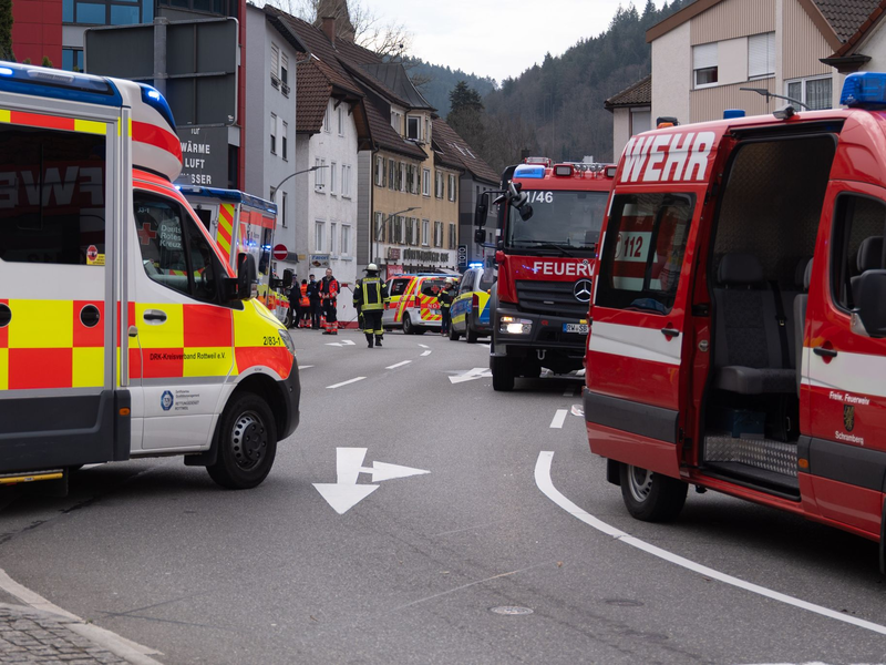 In Schramberg kam es zu einem schweren Unfall mit einem Lastwagen, bei dem eine Mutter und ihr Kind getötet wurden. - Foto: Joshua Rzepka/onw-images/dpa