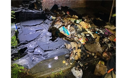 POL-ME: Müllcontainer brennen an vier Tatorten - die Polizei ermittelt - 2603122 - Foto: presseportal.de