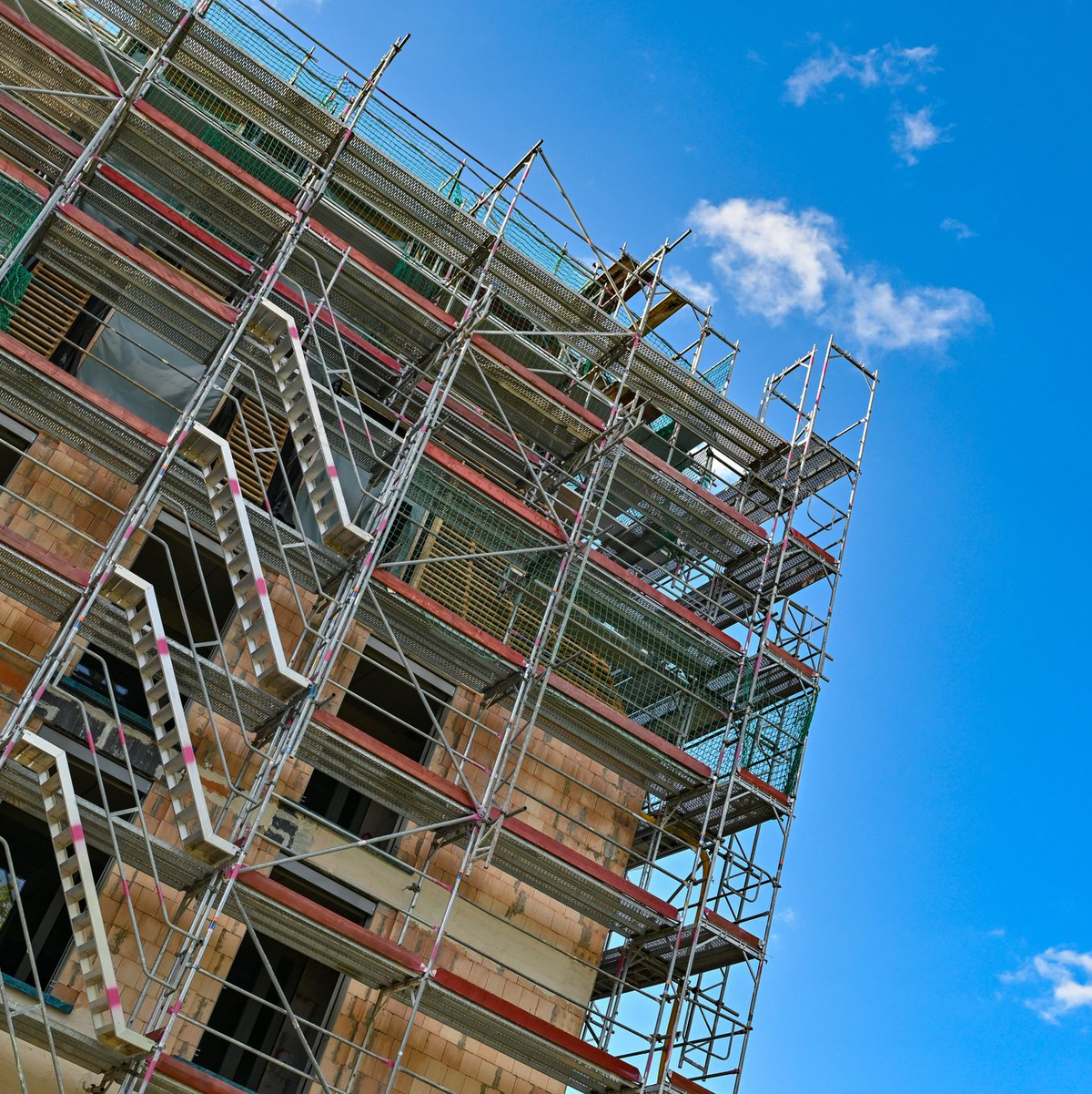 Steigende Zinsen drohen die erhoffte Erholung im Wohnungsbau zu stoppen. (Archivbild) - Foto: Patrick Pleul/dpa
