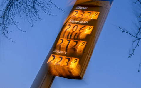 Die Spritpreise bleiben in Bewegung. (Symbolbild) - Foto: Jens Kalaene/dpa