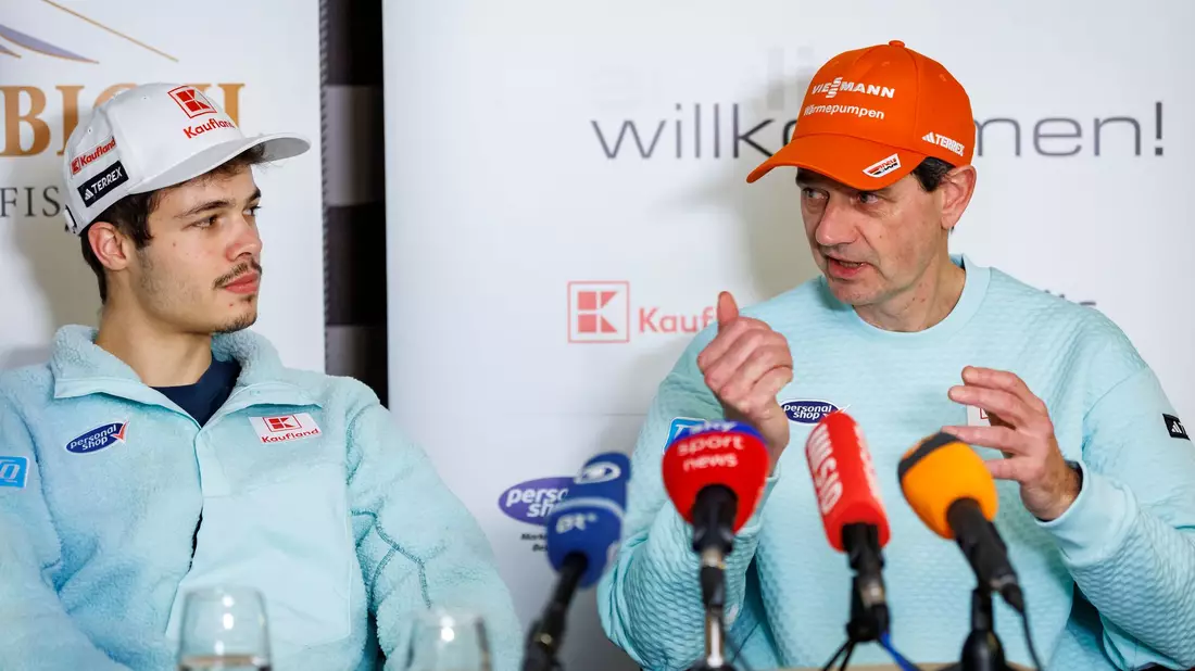 Horngachers Verhältnis zu Philipp Raimund (l) war mal schwierig. (Archivbild) - Bild: Daniel Karmann/dpa