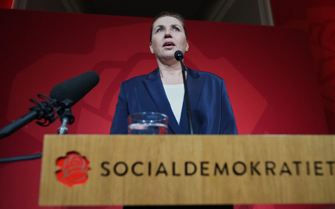 Ihre Regierung tritt zurück - trotzdem will Mette Frederiksen Regierungschefin bleiben.  - Foto: Sergei Grits/AP/dpa