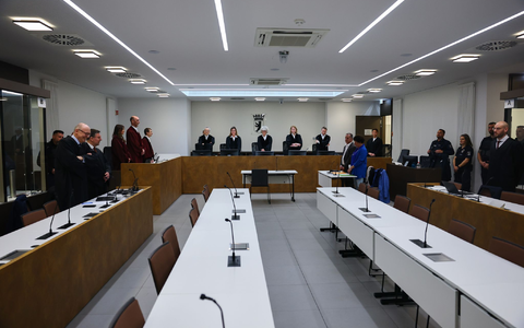 Laut Anklage sollen die 36- bis 58-Jährigen als sogenannte Auslandsoperateure für Waffendepots in mehreren europäischen Staaten zuständig gewesen sein, die für Anschläge genutzt werden sollten. (Archivbild) - Foto: Fabrizio Bensch/Reuters Pool/dpa