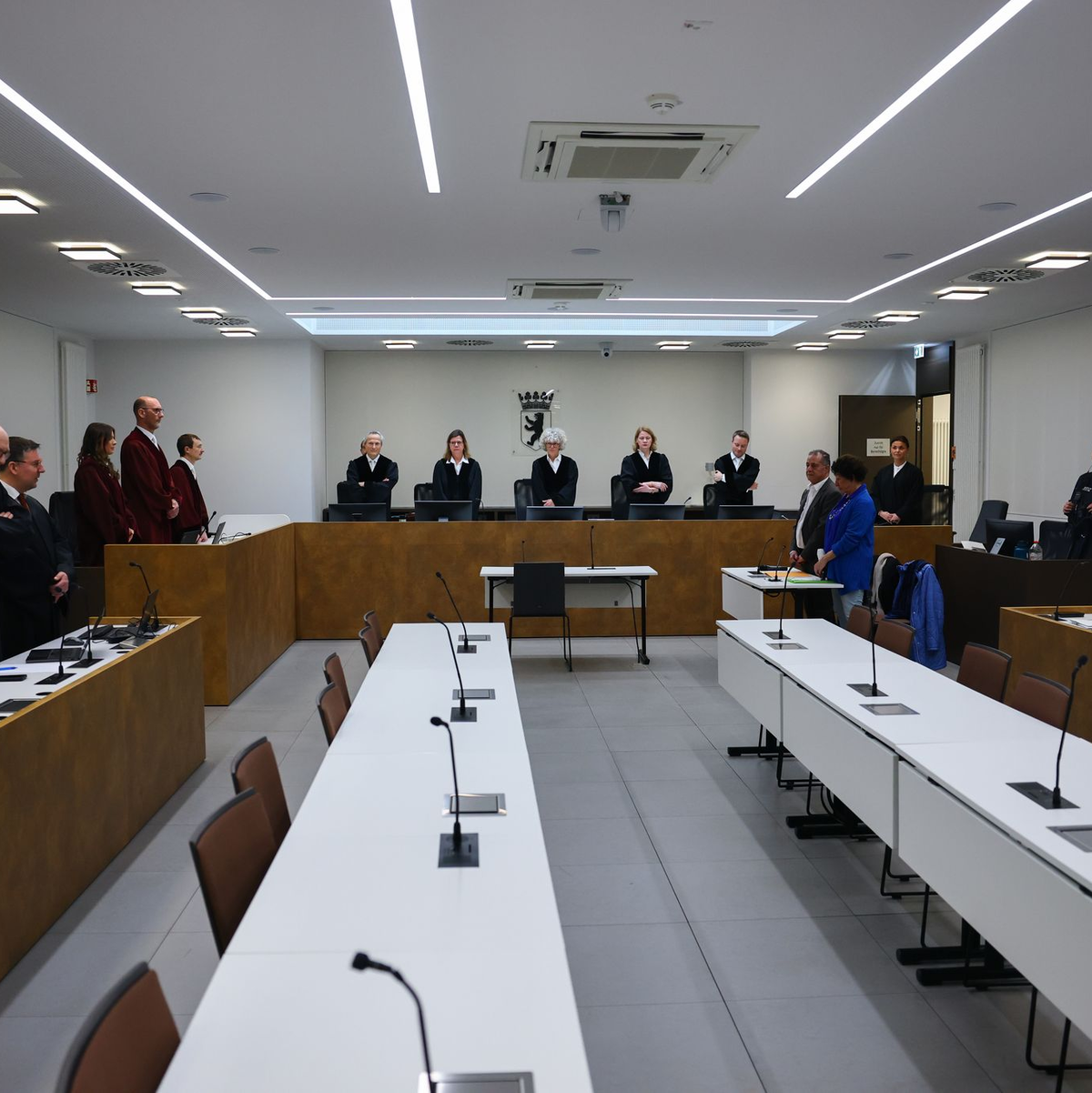 Laut Anklage sollen die 36- bis 58-Jährigen als sogenannte Auslandsoperateure für Waffendepots in mehreren europäischen Staaten zuständig gewesen sein, die für Anschläge genutzt werden sollten. (Archivbild) - Foto: Fabrizio Bensch/Reuters Pool/dpa