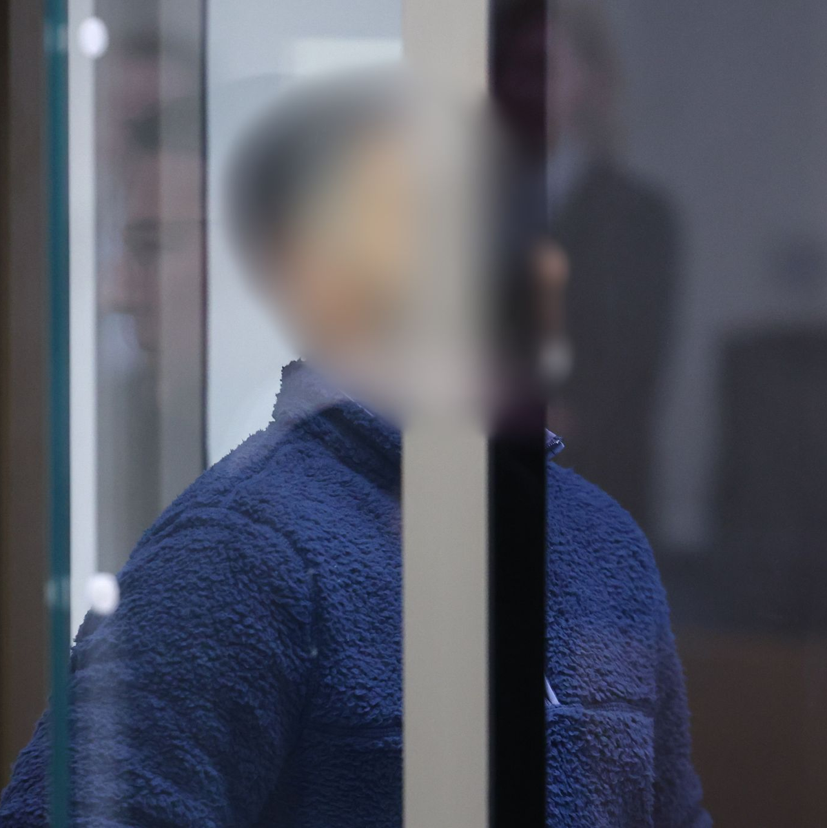 Ein Angeklagter beim Prozess gegen insgesamt vier mutmaßliche Mitglieder der radikal-islamistischen Hamas vor dem Kammergericht. (Archivbild) - Foto: Fabrizio Bensch/Reuters Pool/dpa