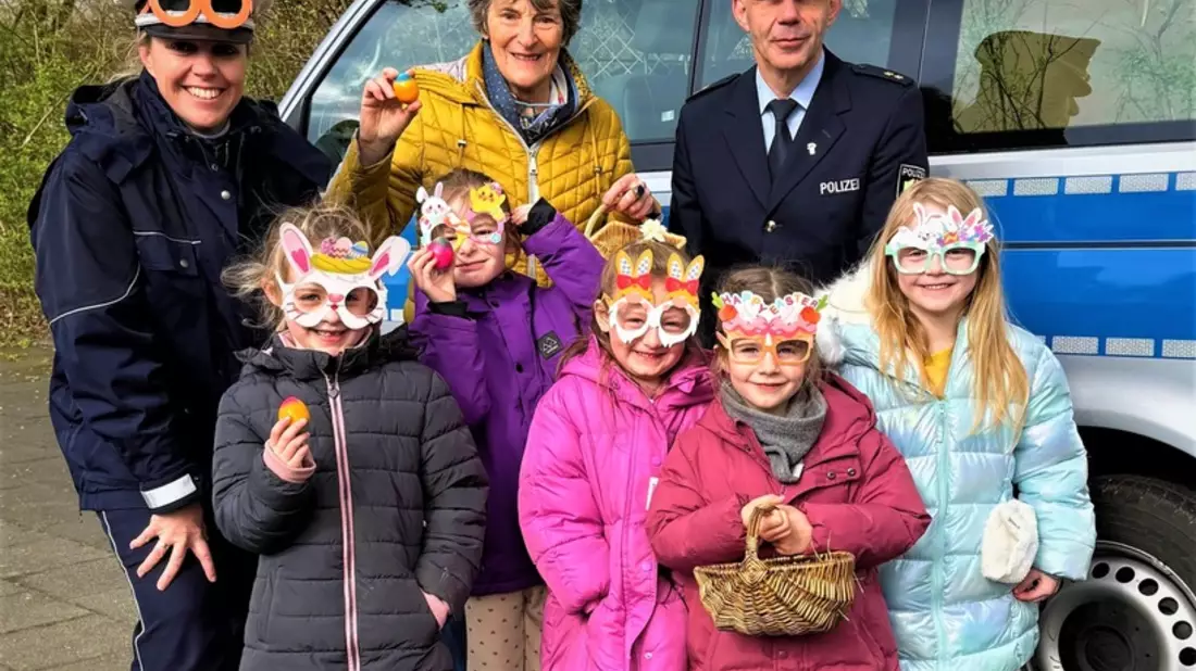 POL-HA: Ostereiaktion 2026: Kinder überwachen mit der Polizei und der Verkehrswacht den Straßenverkehr - Bild: presseportal.de
