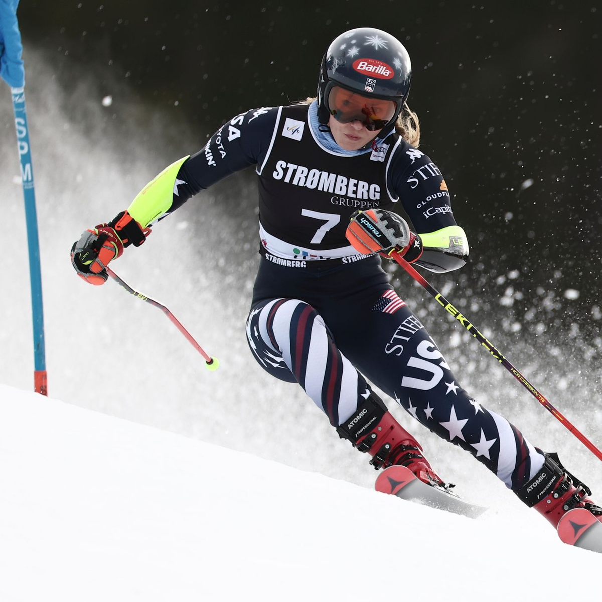 US-Skistar Mikaela Shiffrin holt den Sieg im Gesamtweltcup.  - Foto: Gabriele Facciotti/AP/dpa