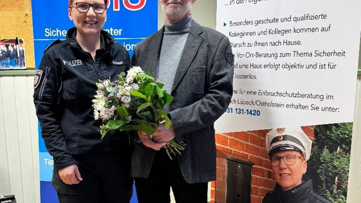 POL-HL: PD Lübeck / 11 Jahre und 135 Vorträge: PD Lübeck verabschiedet langjährigen Sicherheitsberater für Senioren Gernot Schneider - Foto: presseportal.de