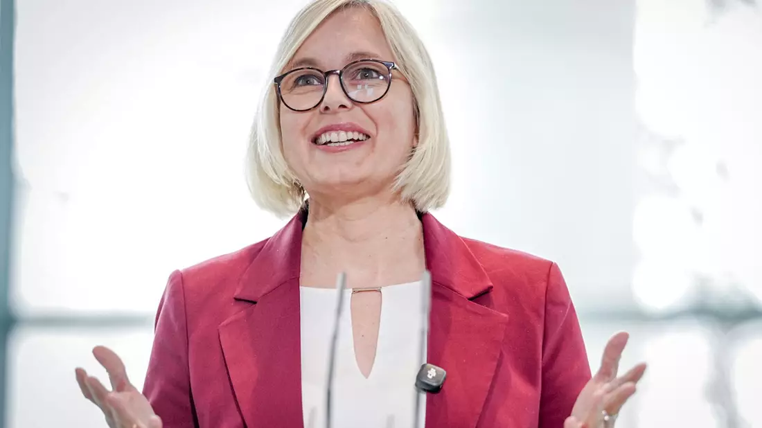 Christiane Schenderlein (CDU), die Staatsministerin für Sport und Ehrenamt  - Bild: Kay Nietfeld/dpa