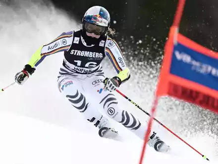 Emma Aicher hielt den Kampf um den Gesamtweltcup bis zum Schluss spannend. - Foto: Gabriele Facciotti/AP/dpa