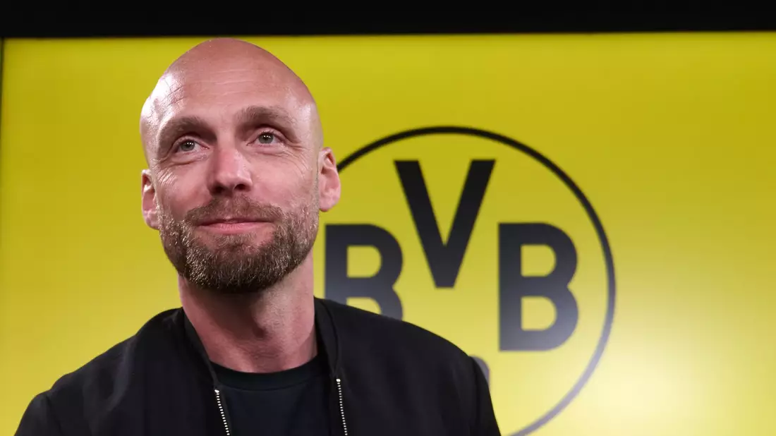 Selbstbewusst bei seinem Herzensclub: Der neue BVB-Sportdirektor Ole Book. - Bild: Bernd Thissen/dpa