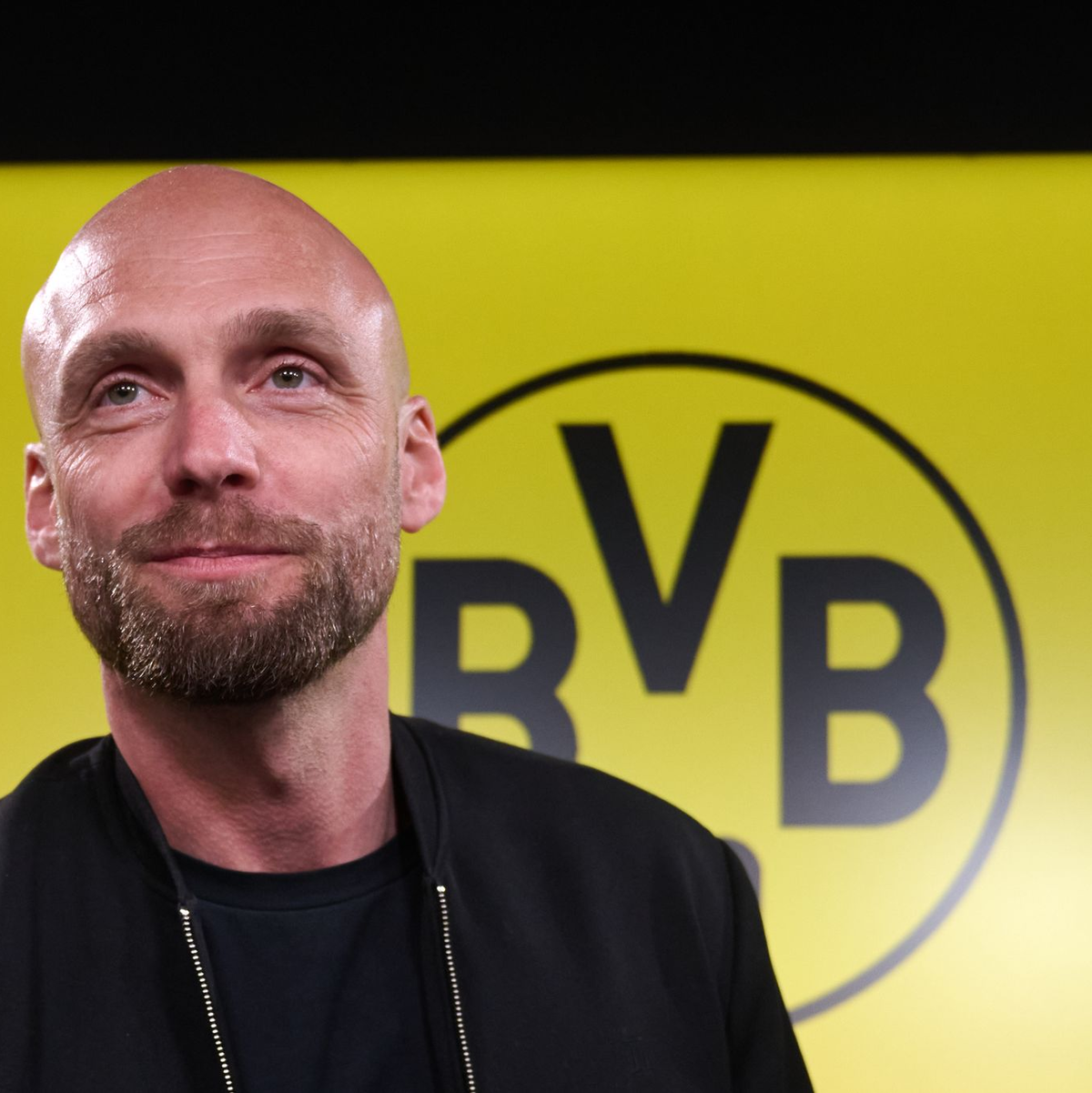 Selbstbewusst bei seinem Herzensclub: Der neue BVB-Sportdirektor Ole Book. - Foto: Bernd Thissen/dpa