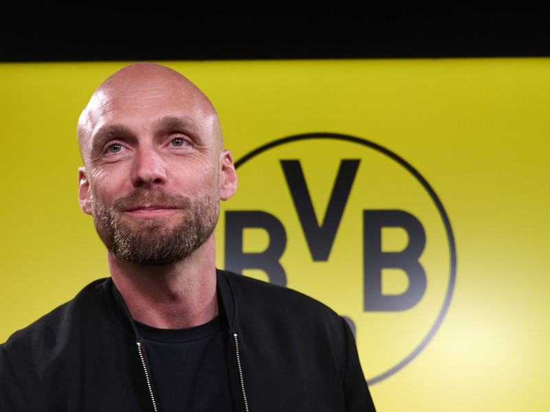 Selbstbewusst bei seinem Herzensclub: Der neue BVB-Sportdirektor Ole Book. - Foto: Bernd Thissen/dpa