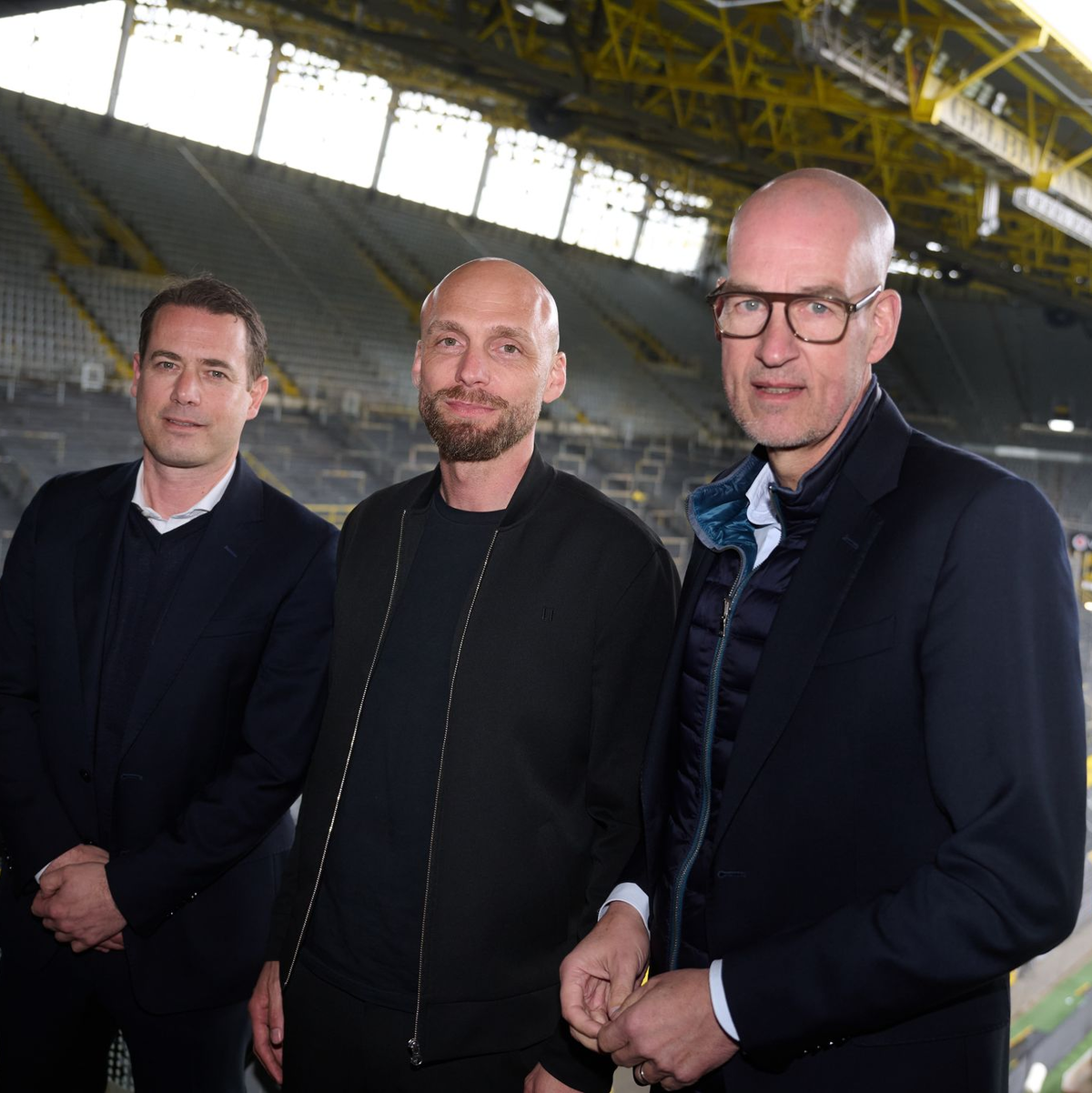 Lars Ricken (l.), Ole Book (m.) und Carsten Cramer (r.) wollen den BVB wieder titelreif machen. - Foto: Bernd Thissen/dpa