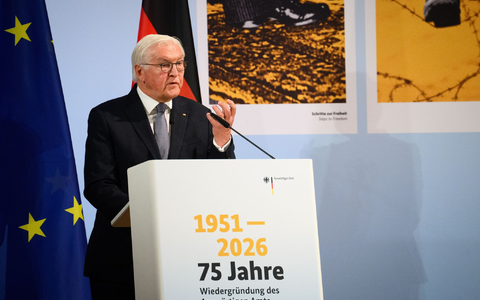 Steinmeier sprach bei der Jubiläumsveranstaltung zu 75 Jahren Wiedergründung des Auswärtigen Amts - Foto: Bernd von Jutrczenka/dpa