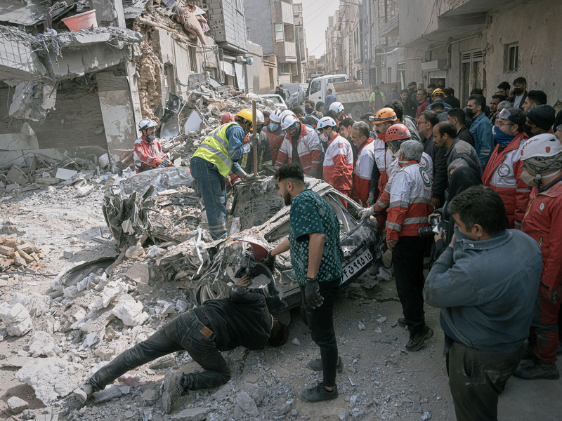 Die Angriffe der USA und Israels auf den Iran dauern an. - Foto: Mati Hashemi/AP/dpa