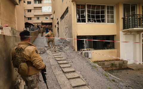 Israel greift weiter Ziele im Libanon an.  - Foto: Hassan Ammar/AP/dpa