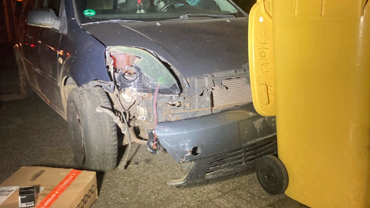 POL-AC: Verfolgungsfahrt in Eschweiler - Fahrzeugführer flüchtet und verunfallt - Foto: presseportal.de