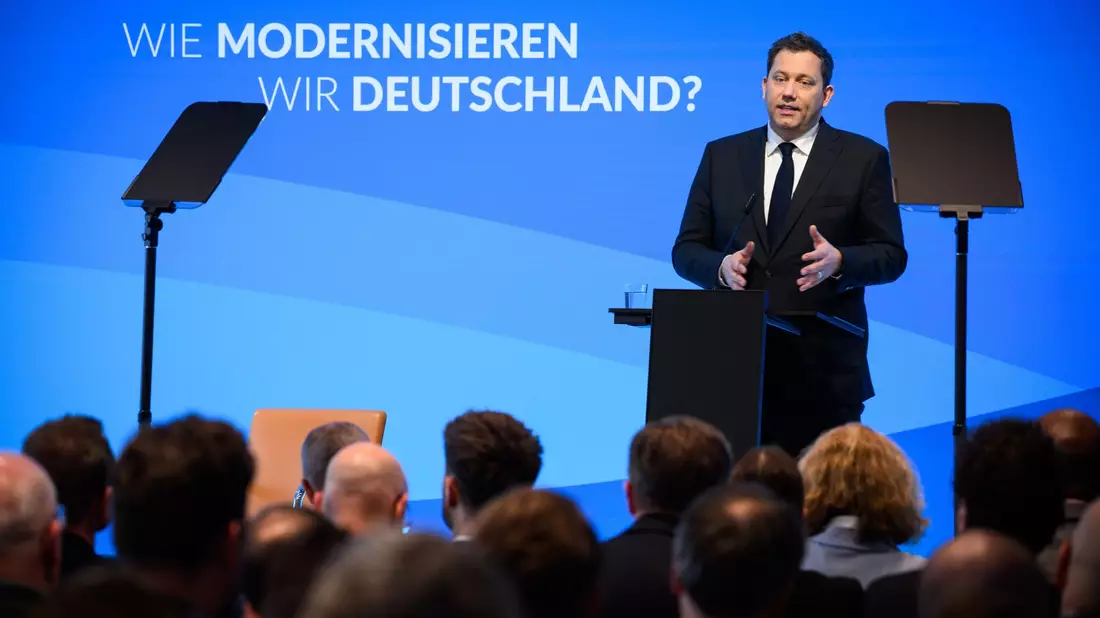 Wie modernisierten wir Deutschland? Klingbeil gibt seine Antwort. - Bild: Bernd von Jutrczenka/dpa