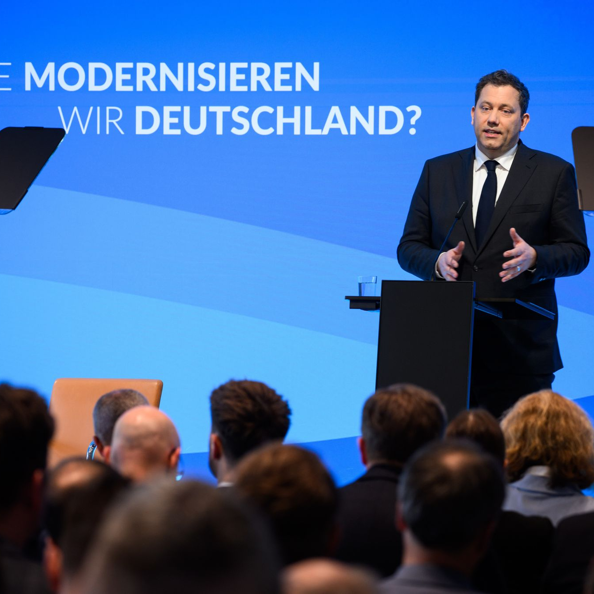 Wie modernisierten wir Deutschland? Klingbeil gibt seine Antwort. - Foto: Bernd von Jutrczenka/dpa