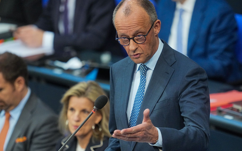 Der Regierungschef sagte im Bundestag: «Wolfram Weimer hat mein Vertrauen.» - Foto: Michael Kappeler/dpa