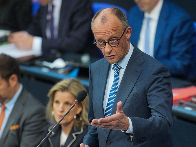 Der Regierungschef sagte im Bundestag: «Wolfram Weimer hat mein Vertrauen.» - Foto: Michael Kappeler/dpa