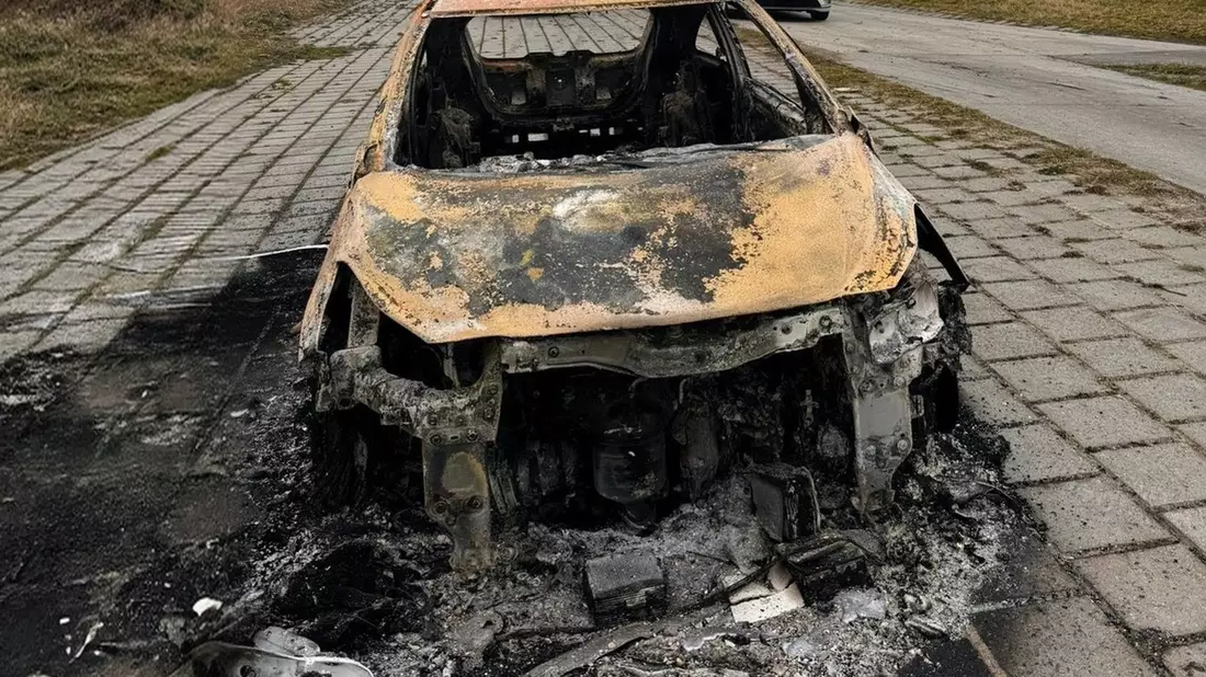 POL-STD: Balje/Oberndorf: Ausgebranntes Wrack am Deich entdeckt - Spur führt zu Einbruchdiebstahl - Bild: presseportal.de