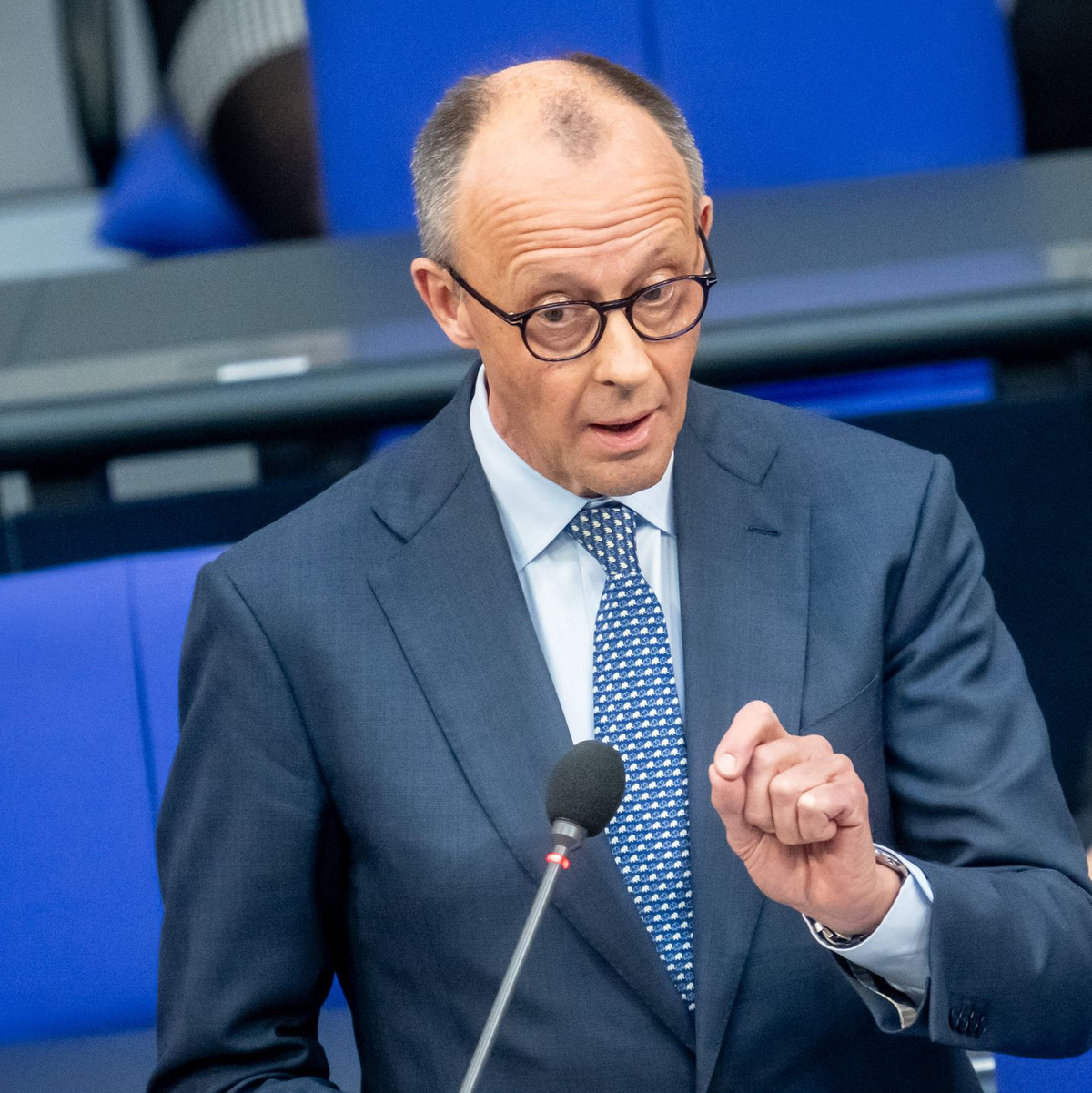 Beim Thema Gewalt gegen Frauen geht es in der Regierungsbefragungn im Bundestag hoch her. - Foto: Michael Kappeler/dpa