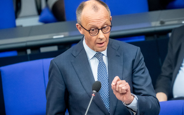 Beim Thema Gewalt gegen Frauen geht es in der Regierungsbefragungn im Bundestag hoch her. - Foto: Michael Kappeler/dpa