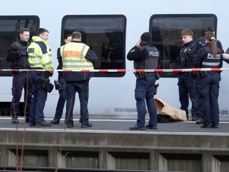 Der Verdächtige wurde vor Ort festgenommen. - Foto: Thorsten Kremers/dpa