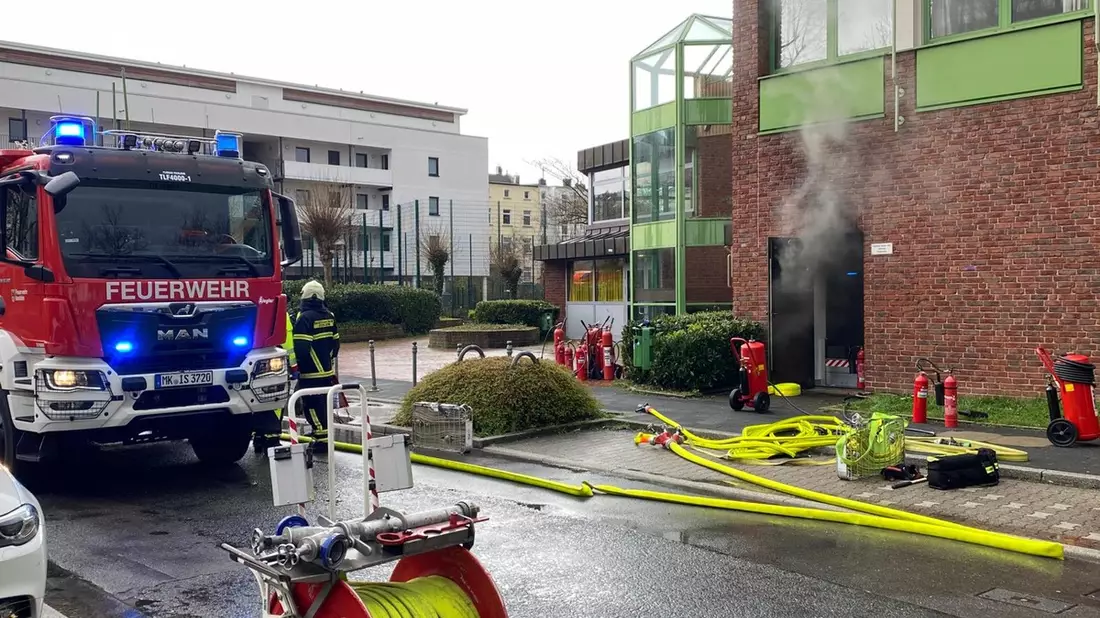 FW-MK: Großflächiger Stromausfall nach Brand einer 10-kV-Station - Bild: presseportal.de
