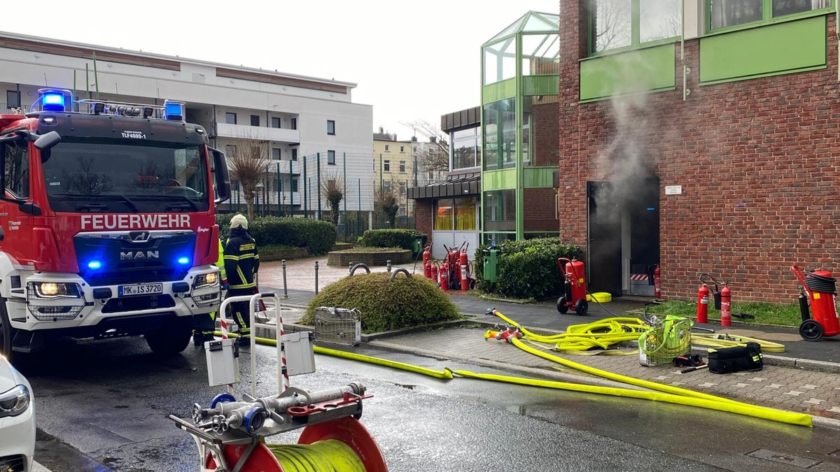 FW-MK: Großflächiger Stromausfall nach Brand einer 10-kV-Station - Foto: presseportal.de