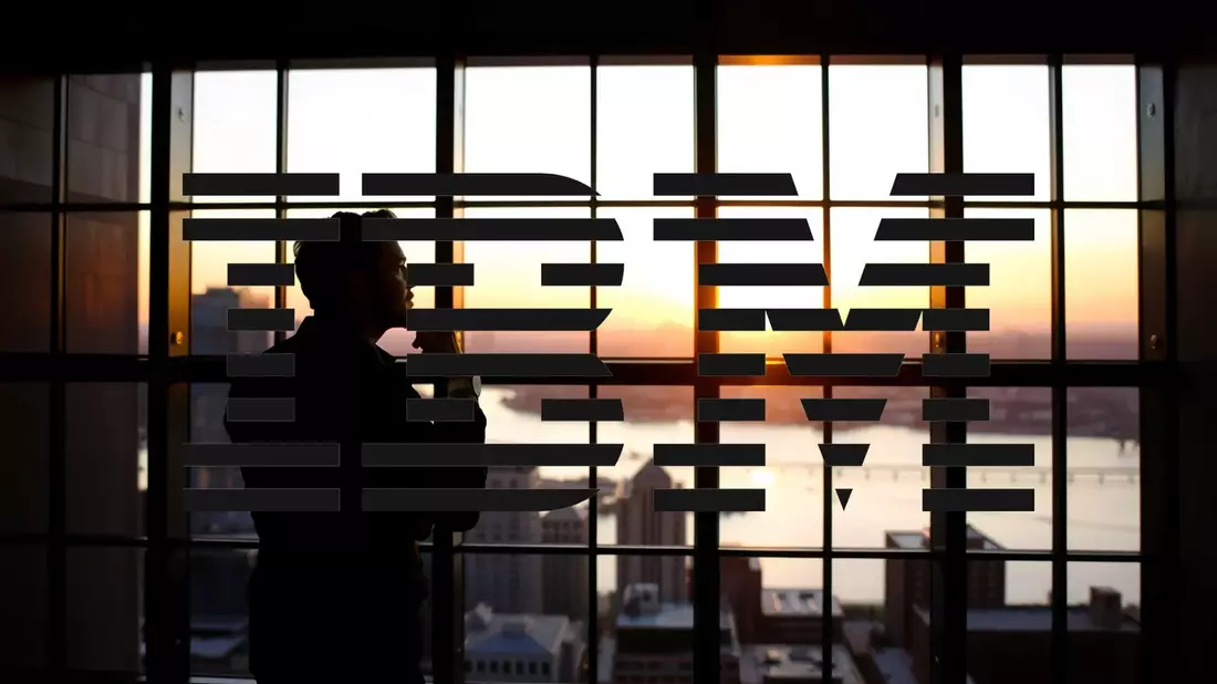 IBM: Alianzas Estratégicas y un Tesoro de Efectivo para Impulsar la IA Empresarial Illustration mit AI erstellt übermittelt durch boerse-global.de