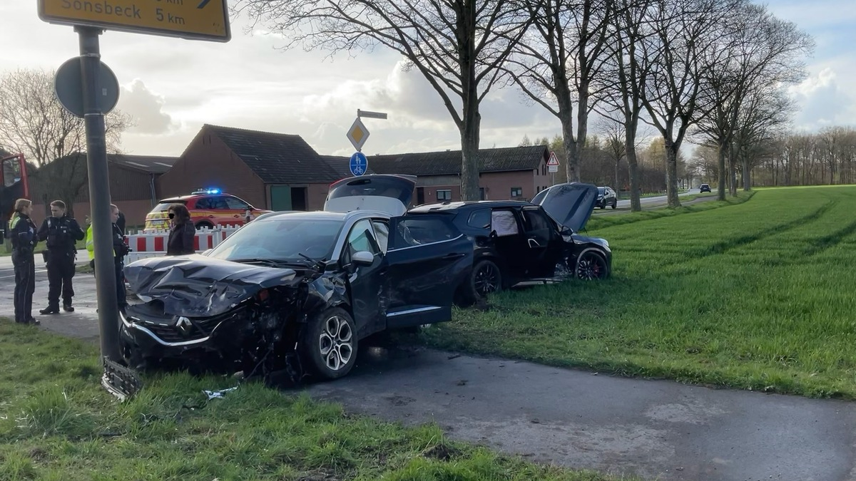 FW Alpen: Verkehrsunfall im Kreuzungsbereich mit zwei Hochvoltfahrzeugen - Foto: presseportal.de