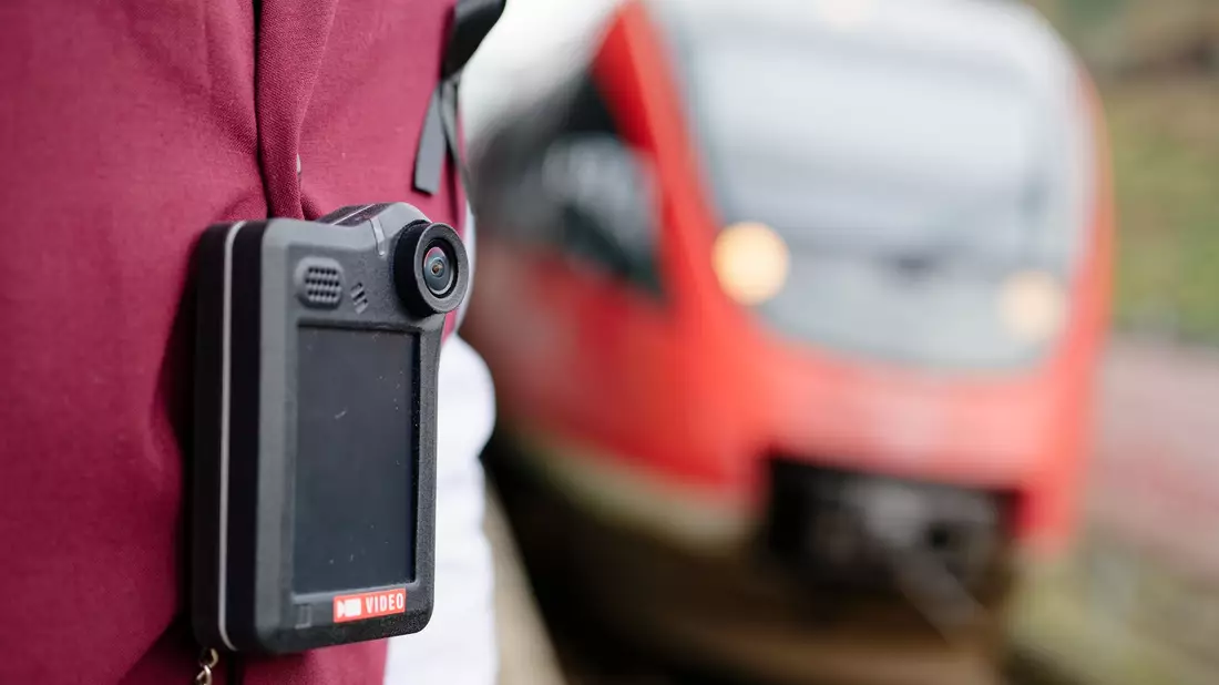 Bei der Verkehrsministerkonferenz in Lindau am Bodensee steht das Thema Sicherheit für Bahnbeschäftigte auf der Agenda. (Symbolbild) - Bild: Uwe Anspach/dpa